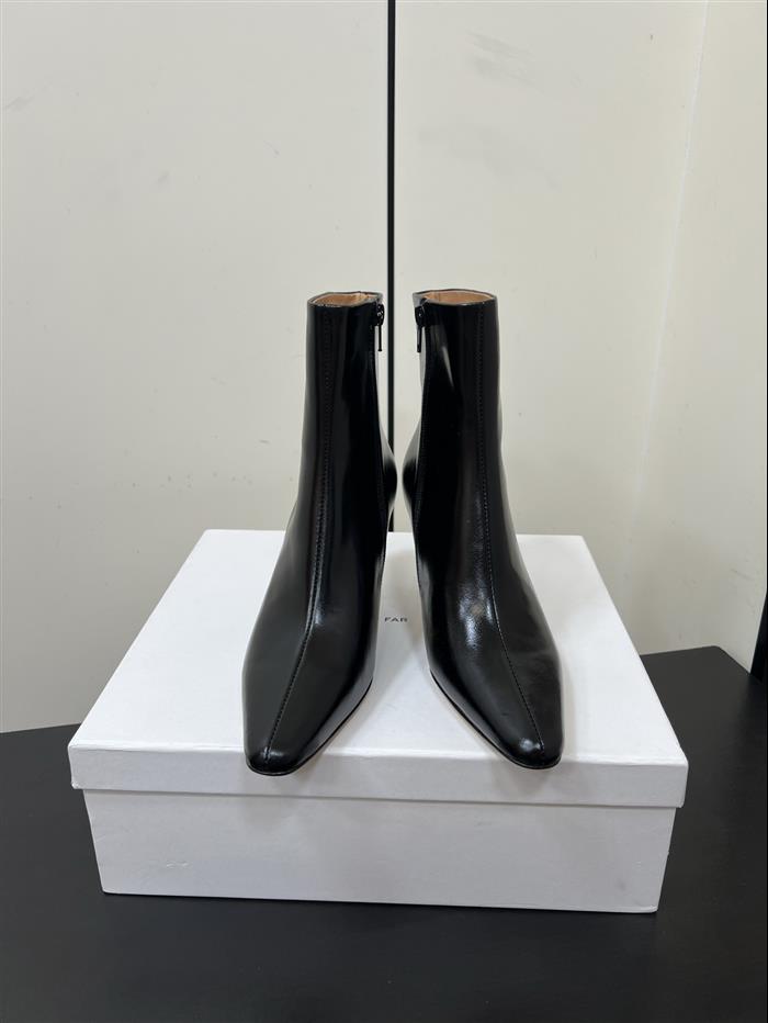 20251128174330955 390